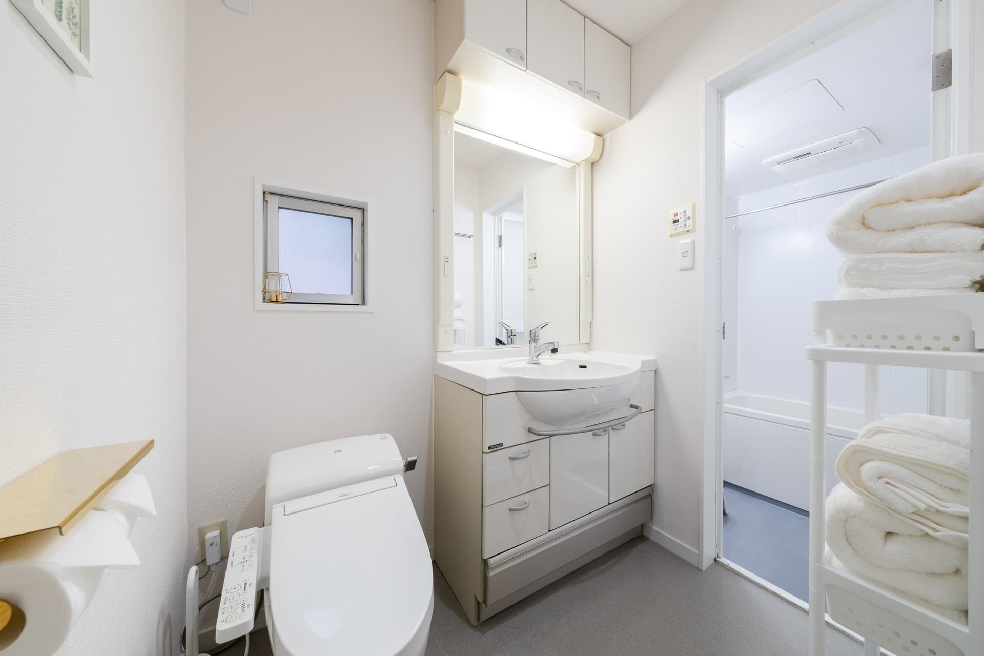 Plat House Shirokanedai bathroom clean modern